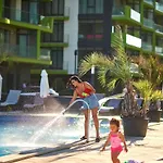 Lägenhet Dava Pool & Mamaia Nord 3*