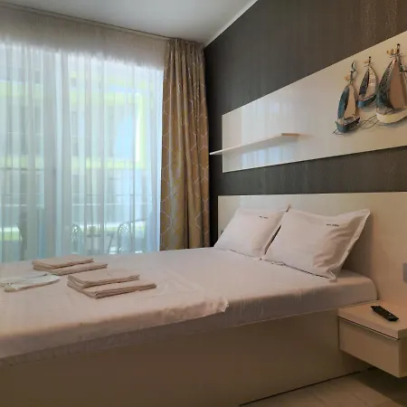 Dava Pool & Mamaia Nord 3*