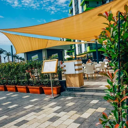 Dava Pool & Mamaia Nord Lägenhet