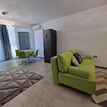 Dava Pool & Mamaia Nord Lägenhet