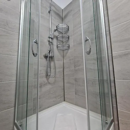 Dava Pool & Mamaia Nord Apartment Navodari